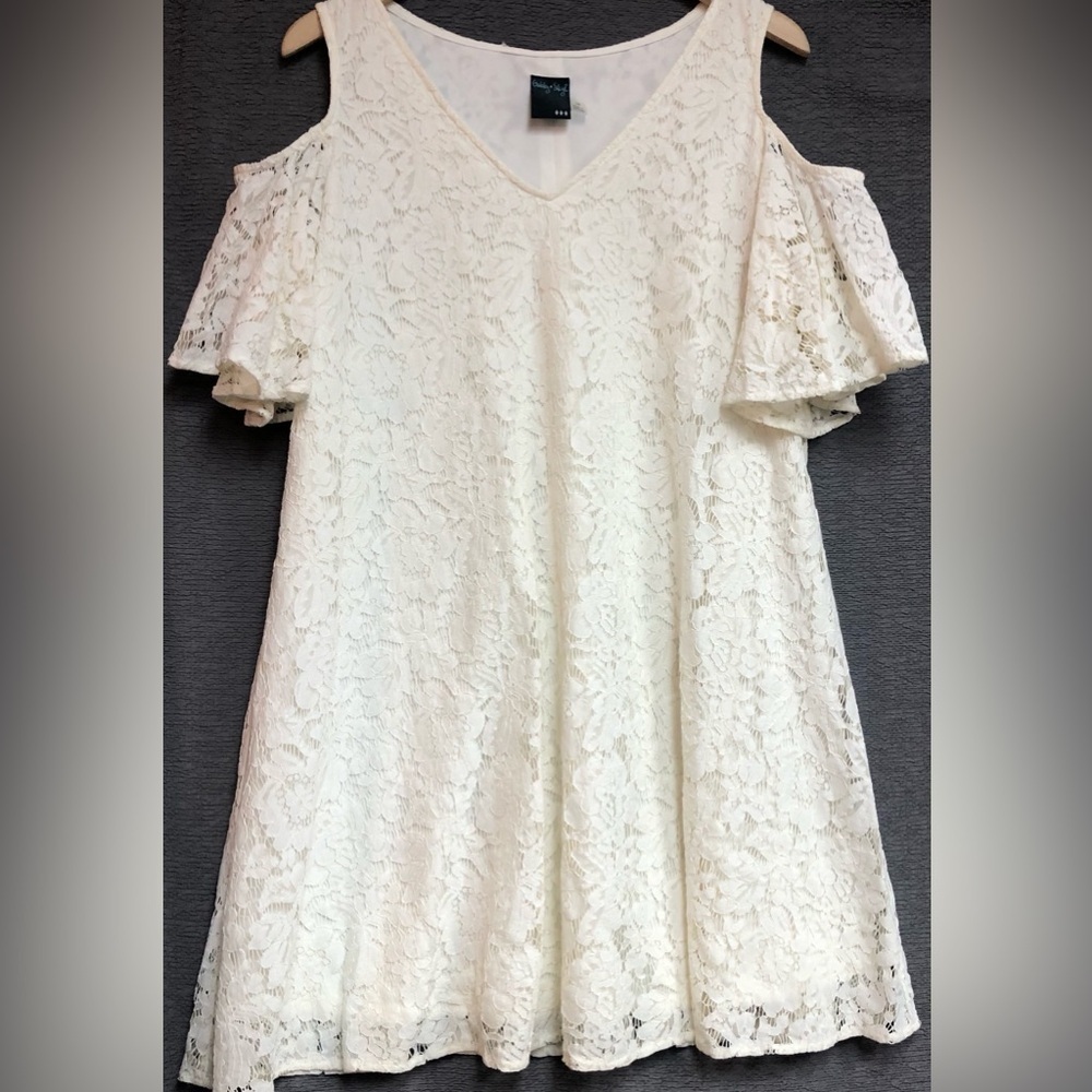 Gabby Skye Cream Lace Cold Shoulder Dress